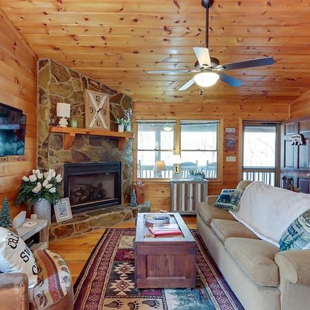 Blue Ridge Cozy Cabin In The Woods With Hot Tub! Bagian luar foto