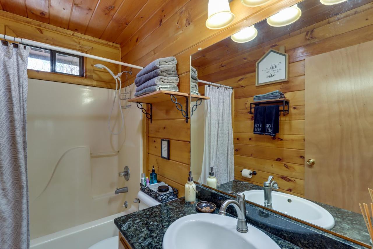 Blue Ridge Cozy Cabin In The Woods With Hot Tub! Bagian luar foto