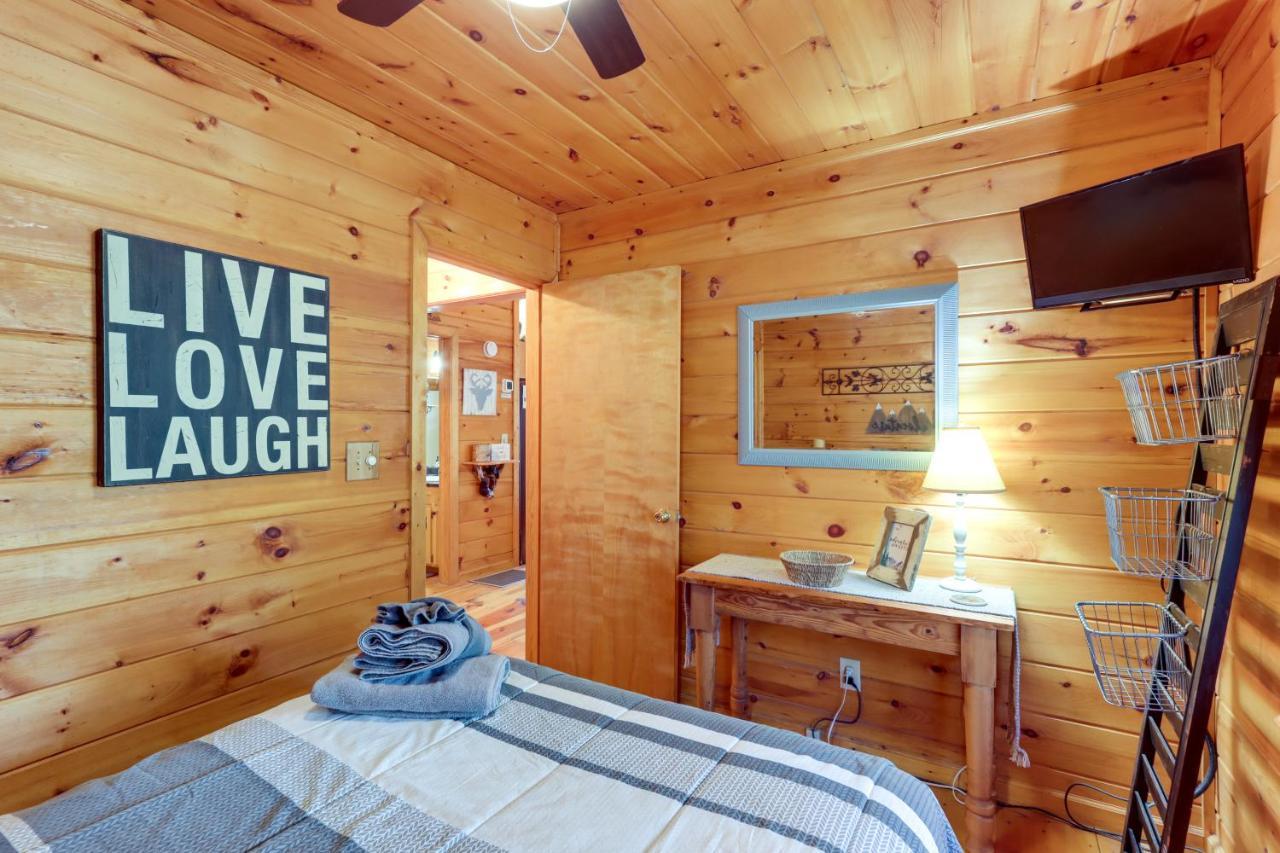 Blue Ridge Cozy Cabin In The Woods With Hot Tub! Bagian luar foto
