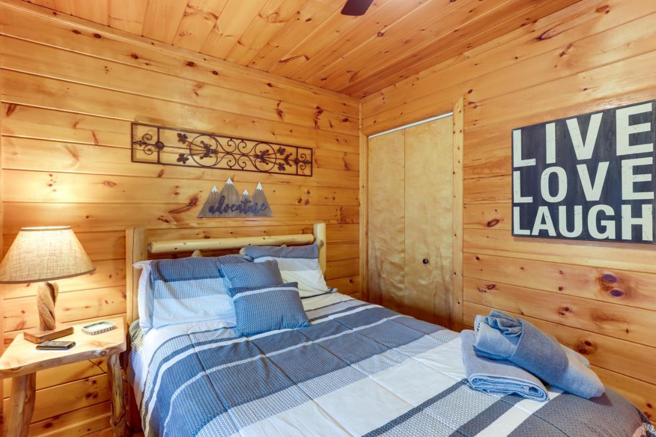 Blue Ridge Cozy Cabin In The Woods With Hot Tub! Bagian luar foto